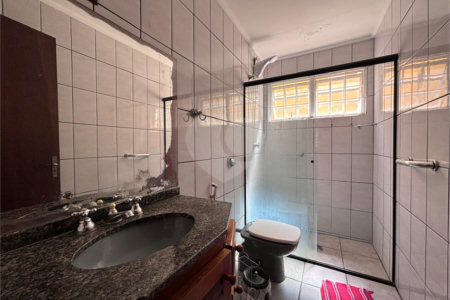 Casa à venda com 5 quartos, sendo 2 suítes,  em Jardim Maristela, Atibaia, SP