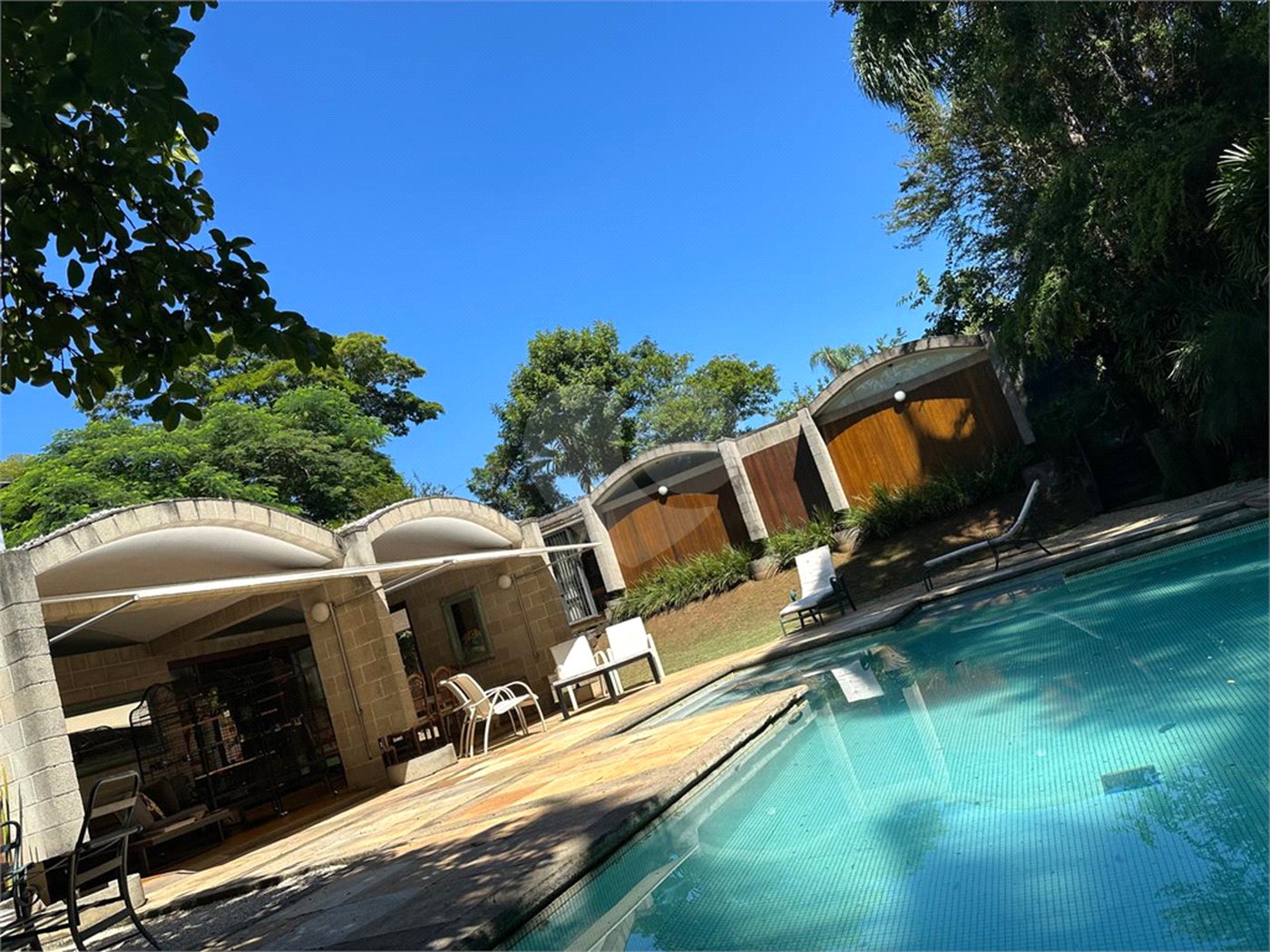 Casa à venda com 5 quartos, sendo 3 suítes, em Morumbi, São Paulo, SP