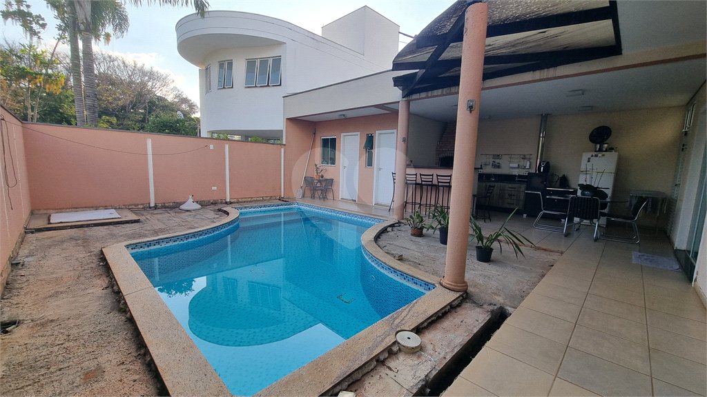 Casa à venda com 4 quartos, sendo 3 suítes,  no condomínio Residencial Villa dos Inglezes, Sorocaba - SP