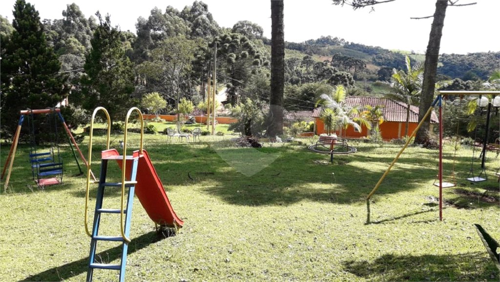 Chácara à venda com 8 quartos, sendo 3 suítes, no Centro, Toledo, MG