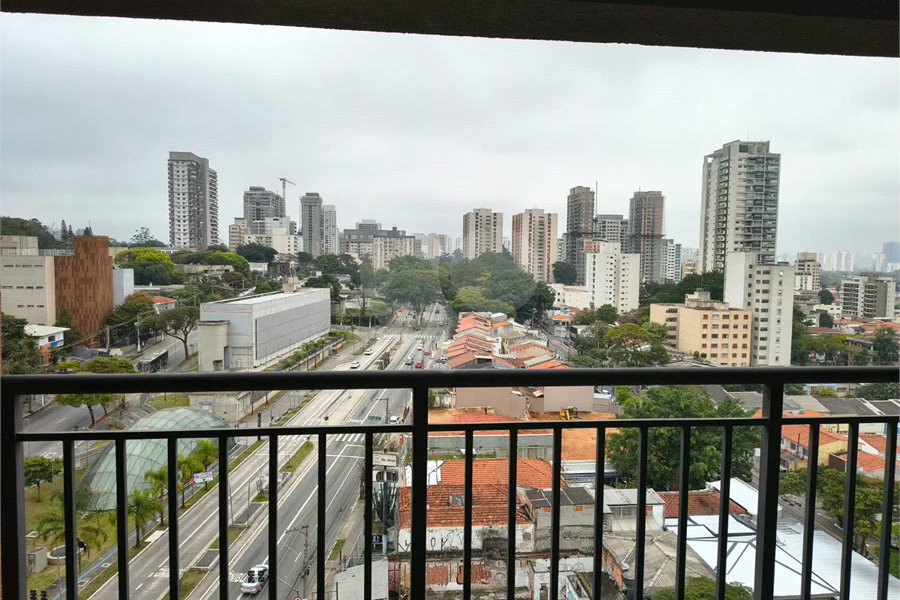 Studio completo, em frente ao Metro Borba Gato.