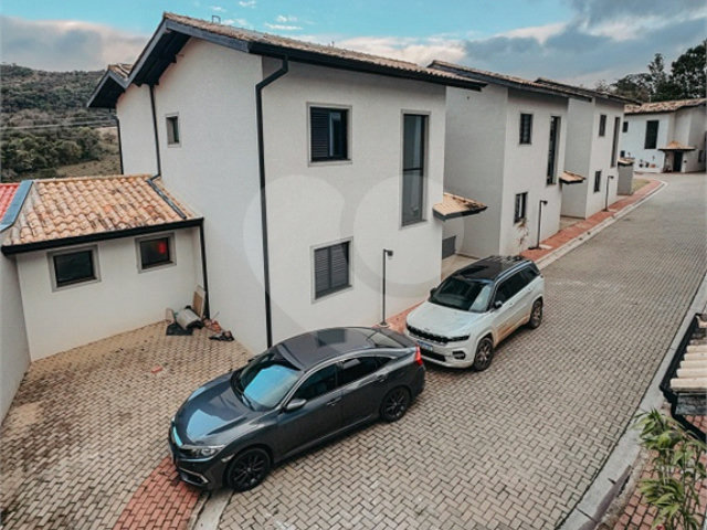 Casa à venda com 3 quartos, sendo 1 suíte,  no condomínio Residencial Marchant Buarque, Atibaia - SP