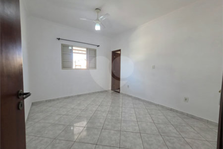 Casa à venda com 3 quartos, sendo 2 suítes, em Jardim Santo Antônio, Valinhos, SP