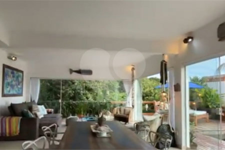 Casa à venda com 4 quartos, sendo 2 suítes,  em Albatroz, Armação dos Búzios, RJ