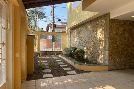 Sobrado à venda com 4 quartos, sendo 1 suíte,  em Vila Cordeiro, São Paulo, SP