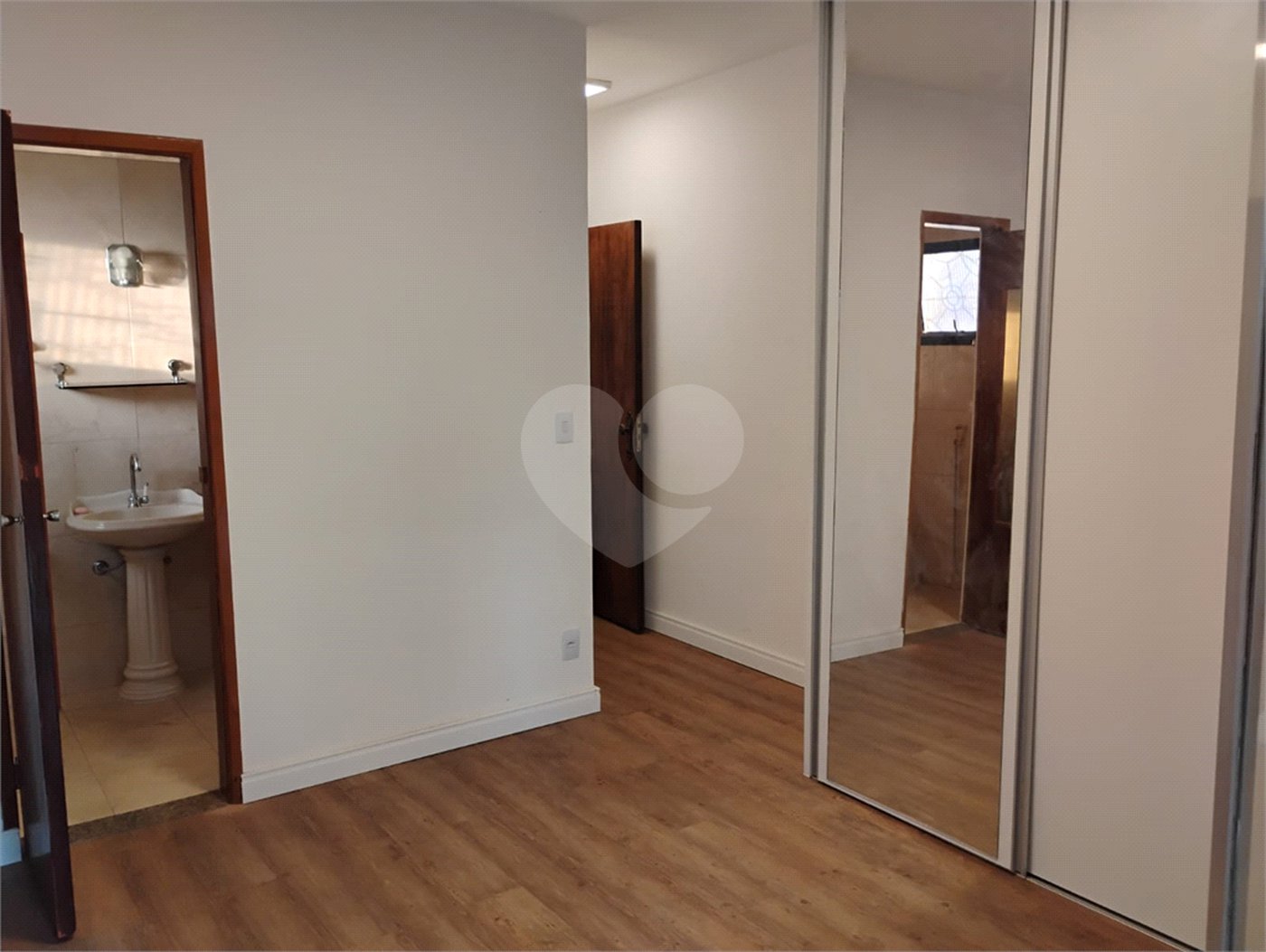 Sobrado à venda com 3 quartos, sendo 1 suíte, em Vila Paulista, São Paulo, SP