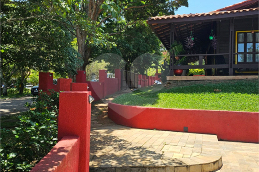 Casa à venda com 4 quartos, sendo 3 suítes, no condomínio Residncial Euroville, Carapicuíba - SP