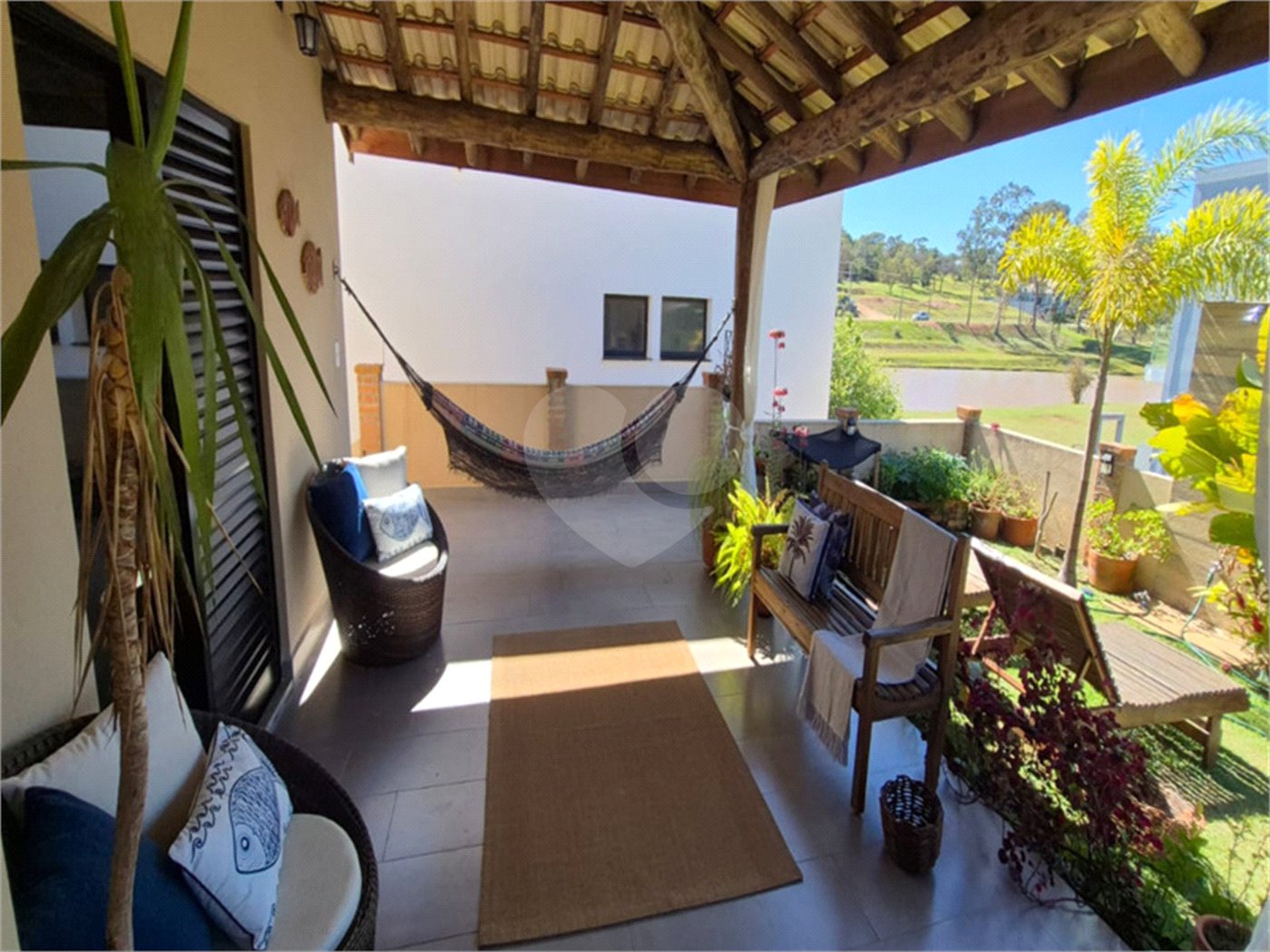 Casa à venda com 4 quartos, sendo 2 suítes,  no condomínio Riviera de Santa Cristina XIII, Paranapanema - SP