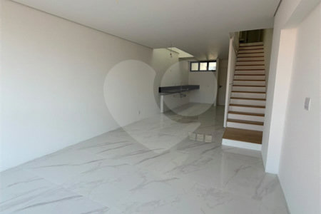 Sobrado à venda com 3 quartos, sendo 1 suíte, em Sítio da Figueira, São Paulo, SP
