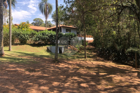 Chácara à venda com 6 quartos, sendo 2 suítes, em Jardim Brogotá, Atibaia, SP