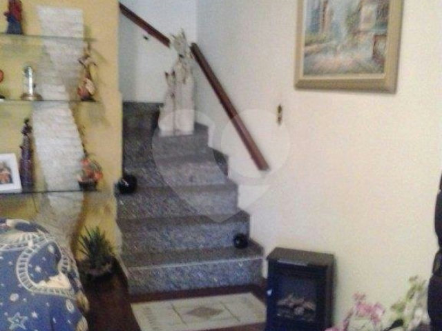 Sobrado à venda com 3 quartos, sendo 1 suíte,  em Vila Galvão, Guarulhos, SP