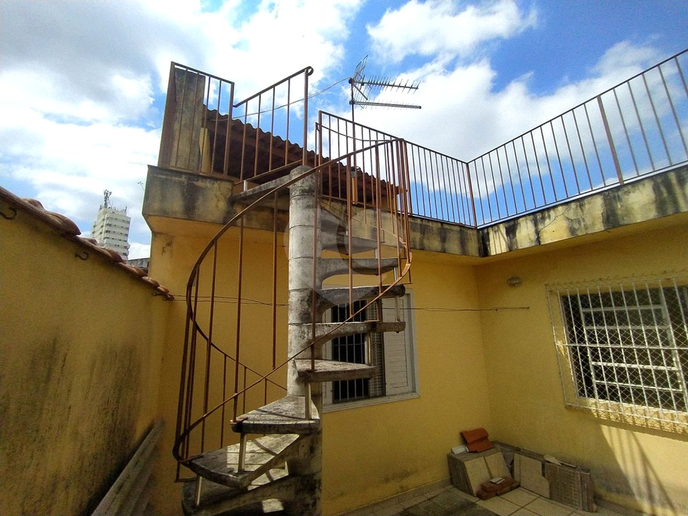 Casa à venda com 6 quartos, sendo 2 suítes, em Chora Menino, São Paulo, SP