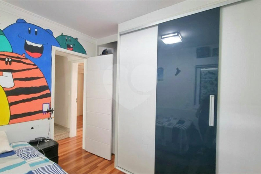 Casa à venda com 3 quartos, sendo 2 suítes, no condomínio Floradas da Serra, São Paulo - SP