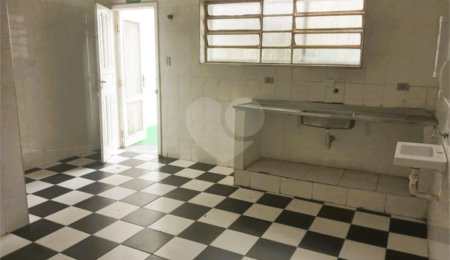 Casa à venda ou para alugar com 7 quartos, sendo 2 suítes, em Jardim Peri Peri, São Paulo, SP
