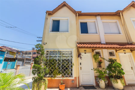 Casa à venda com 3 quartos, sendo 1 suíte, no condomínio Villaggio Di Firenze, São Paulo - SP