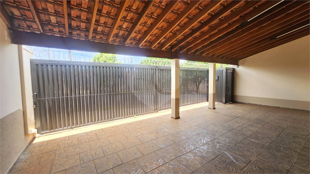 Casa à venda com 4 quartos, sendo 1 suíte, em Jardim Roberto Selmi Dei, Araraquara, SP