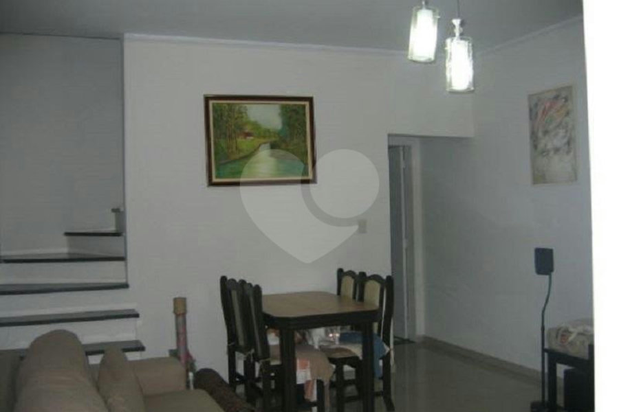 Casa à venda com 3 quartos, sendo 1 suíte, no condomínio Residencial Maracujás, São Paulo - SP
