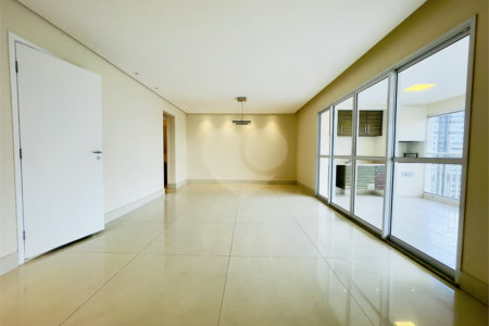 Apartamento à venda com 3 quartos, sendo 4 suítes,  no Centro, São Bernardo do Campo, SP