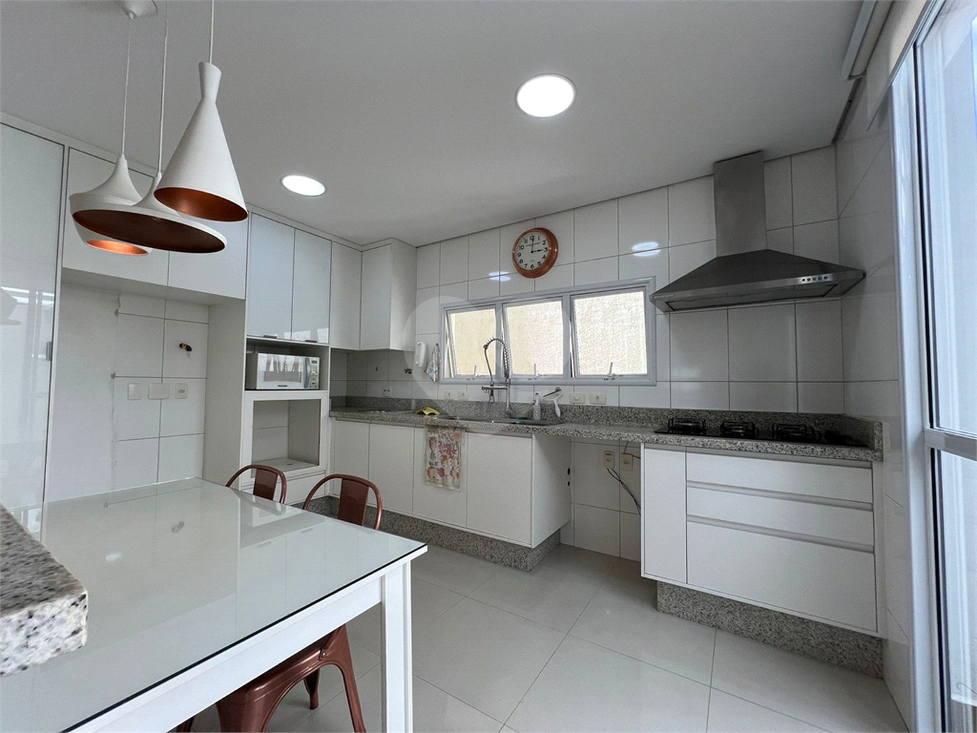 Casa à venda com 4 quartos, sendo 3 suítes,  no condomínio Domus, São Paulo - SP