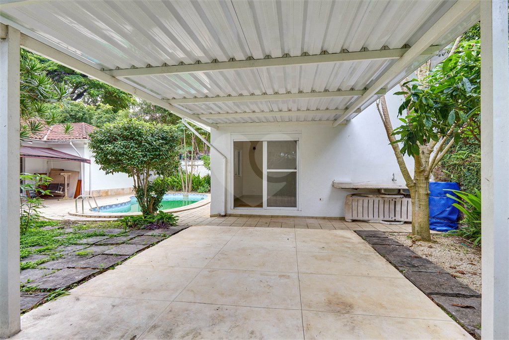 Casa Térrea à venda ou para alugar com 5 quartos, sendo 2 suítes, em Granja Julieta, São Paulo, SP