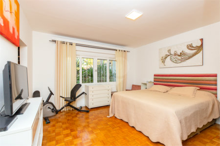 Casa Térrea à venda com 5 quartos, sendo 3 suítes, em Jardim Marajoara, São Paulo, SP