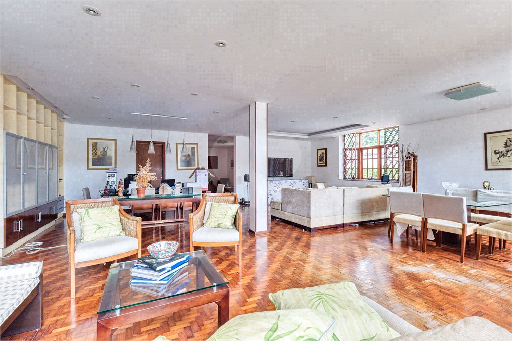 Casa à venda com 3 quartos, sendo 2 suítes, em Alto da Boa Vista, São Paulo, SP