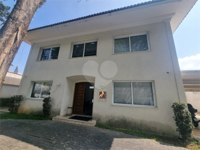 Sobrado à venda com 6 suítes em Alto de Pinheiros, São Paulo, SP