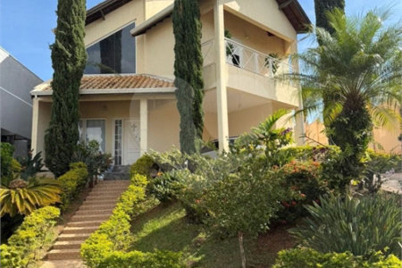 Casa à venda com 4 quartos, sendo 2 suítes, no condomínio Milennium, Valinhos - SP