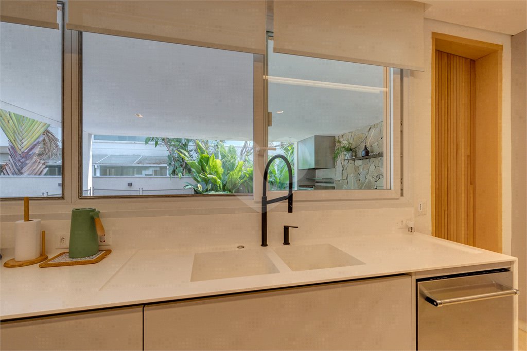 Casa à venda com 3 suítes no condomínio Residencial Canumã, São Paulo - SP
