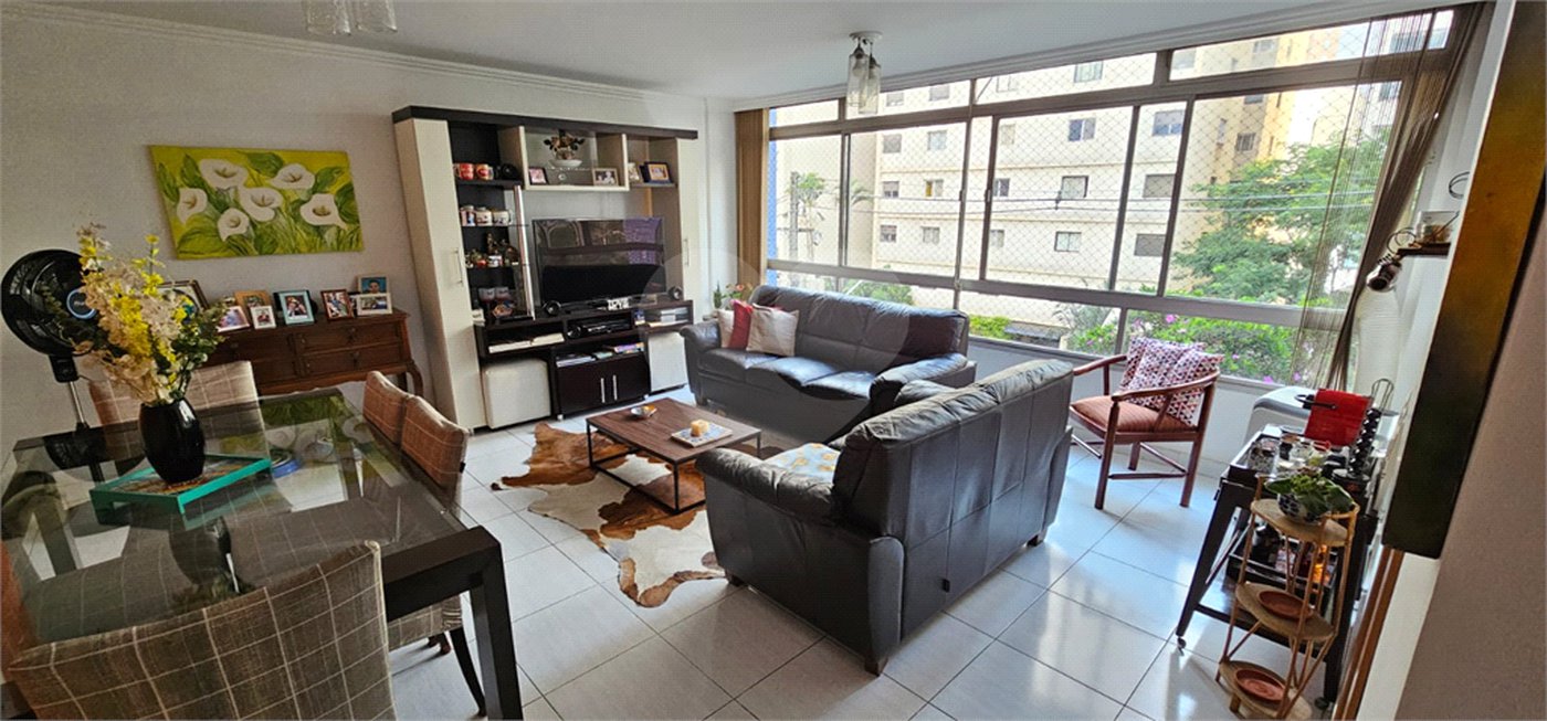 Apartamento à venda com 3 quartos, sendo 1 suíte,  em Vila Mariana, São Paulo, SP
