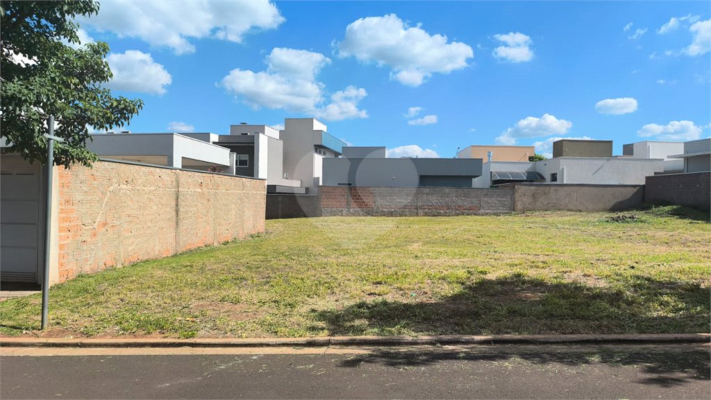 Terreno à venda em Residencial Village Damha III, Araraquara, SP