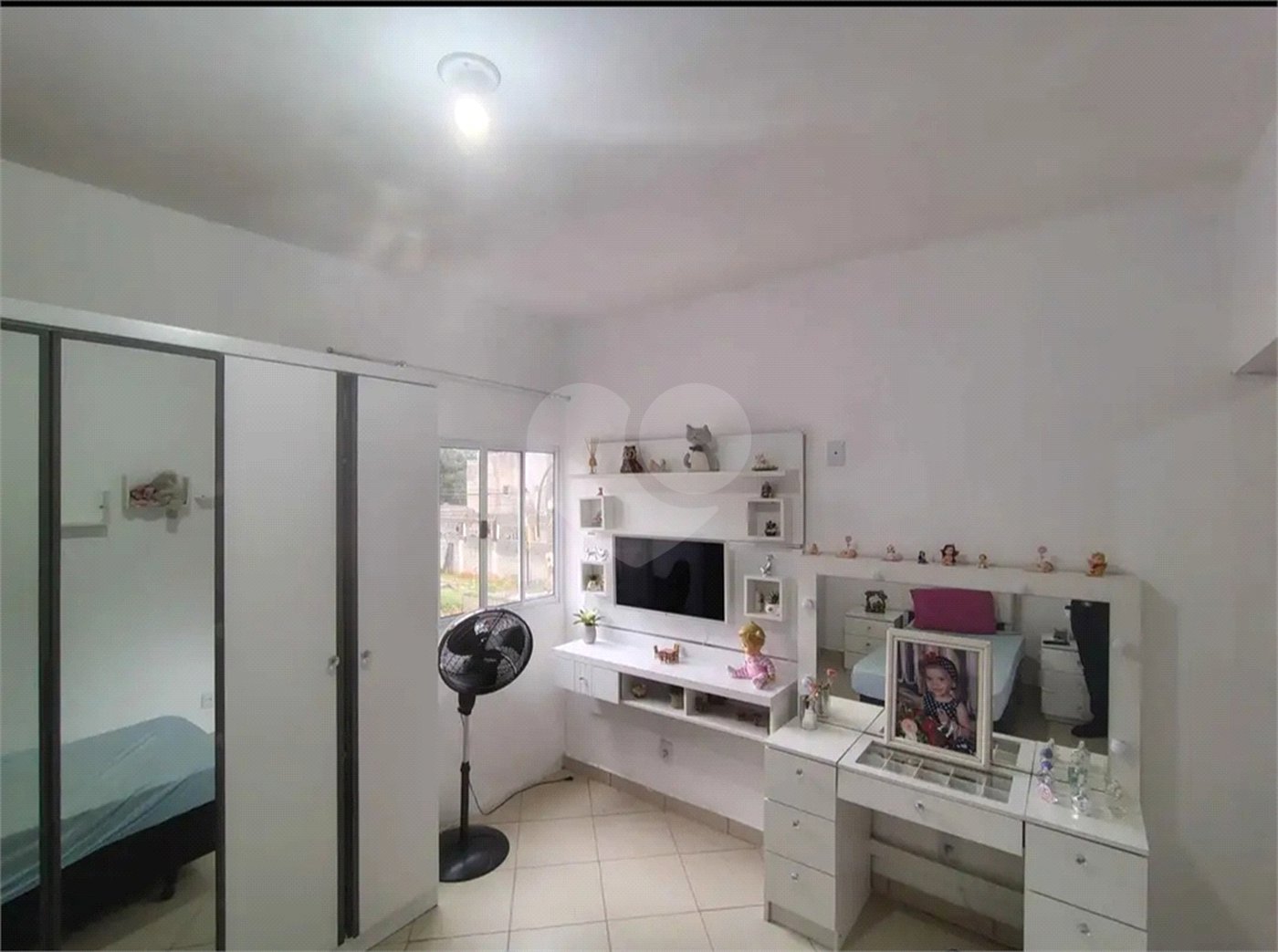 Casa à venda com 2 quartos no condomínio Antilhas, Cotia - SP