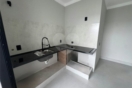 Casa à venda com 2 quartos, sendo 1 suíte, no condomínio Tivolli, Itapetininga - SP