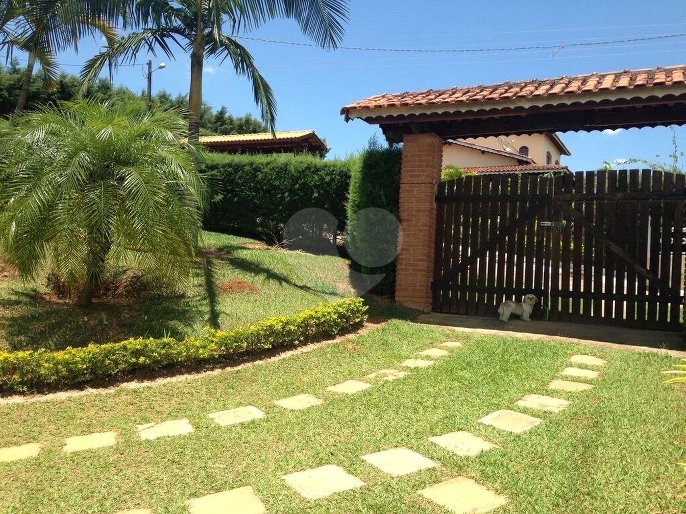 Casa à venda com 3 quartos, sendo 1 suíte,  no condomínio Vista Alegre, Bom Jesus dos Perdões - SP