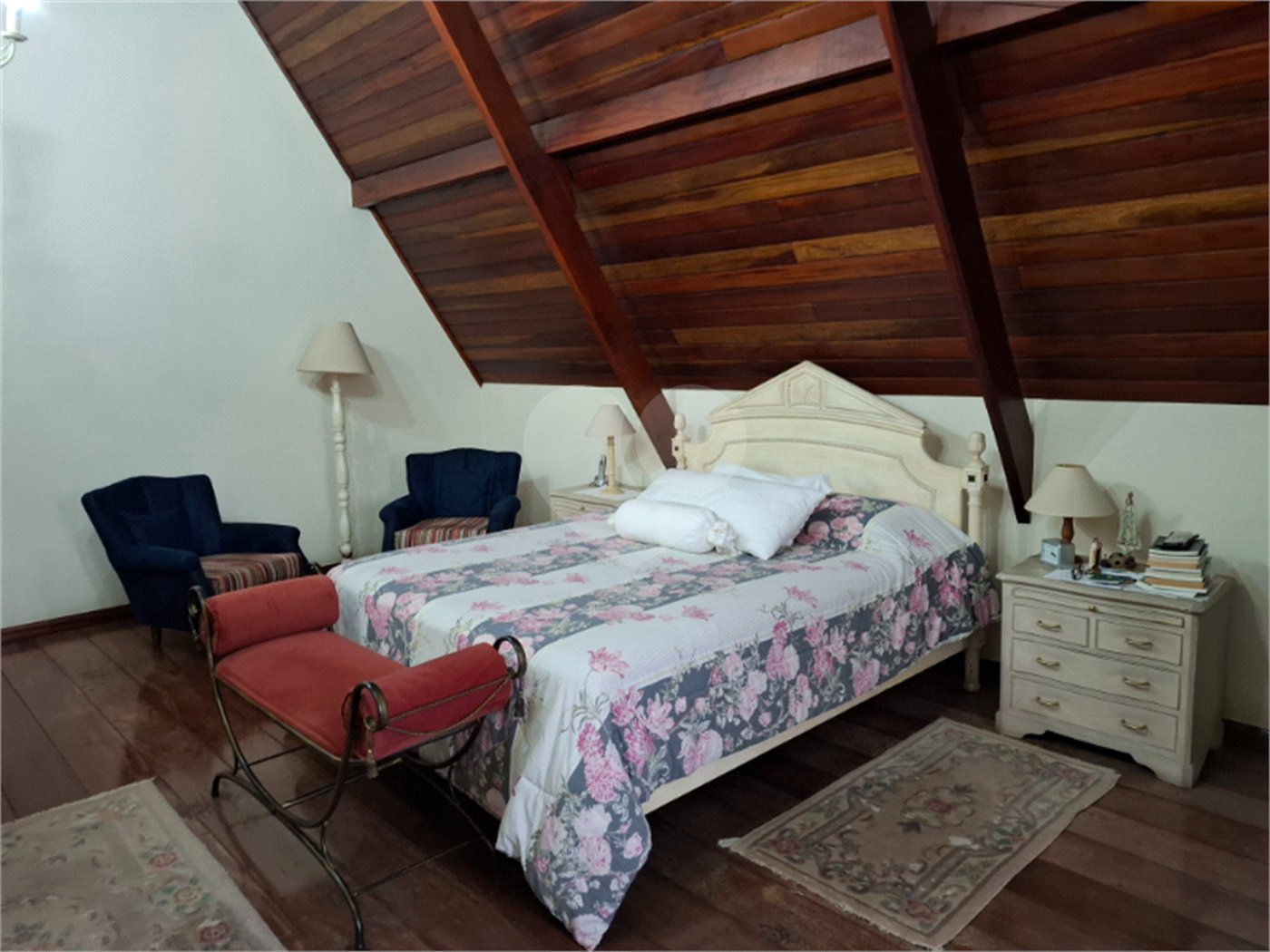 Sobrado à venda com 4 quartos, sendo 2 suítes,  em Jardim Leonor, São Paulo, SP