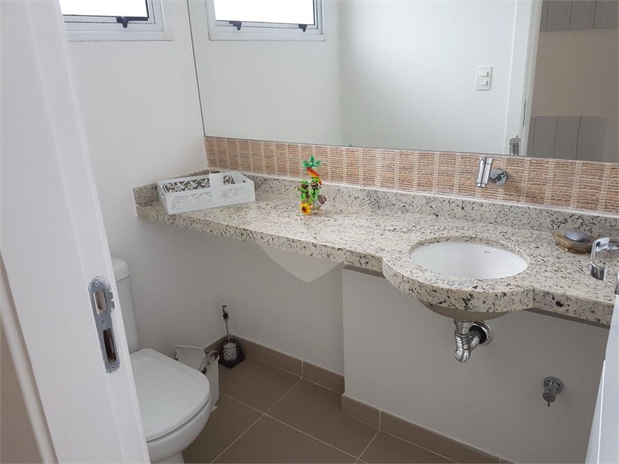 Casa à venda com 3 quartos, sendo 1 suíte, no condomínio Villa das Flores, Mogi das Cruzes - SP