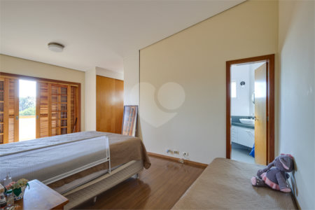 Casa à venda com 5 quartos, sendo 3 suítes, no condomínio Triplex, São Paulo - SP
