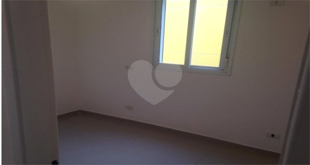 Casa à venda com 3 quartos, sendo 1 suíte,  no condomínio Residencial Vegas, São Paulo - SP