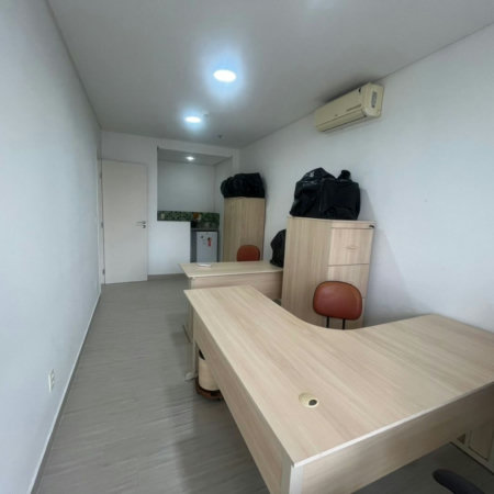 Sala Comercial para Locação Anual no Helbor Offices Santos | Moderna, Mobiliada e Pronta para Uso