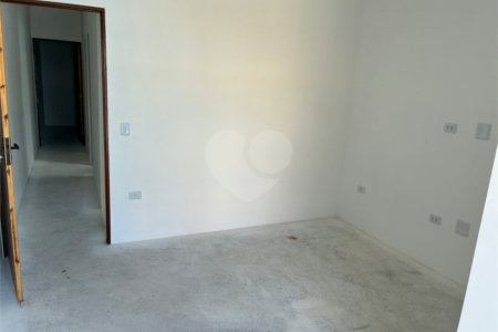 Sobrado à venda com 3 quartos, sendo 1 suíte, em Calmon Viana, Poá, SP