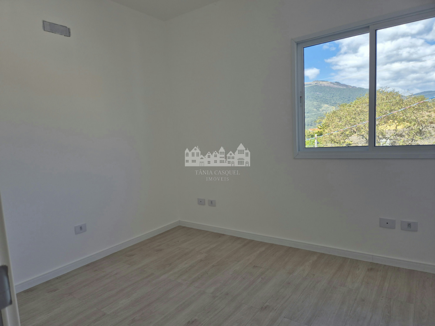 Casa à venda com 4 quartos, sendo 3 suítes, em Vila Petrópolis, Atibaia, SP