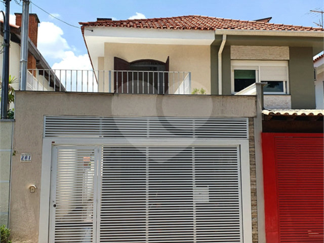 Sobrado à venda com 3 quartos, sendo 1 suíte,  em Jardim Prudência, São Paulo, SP