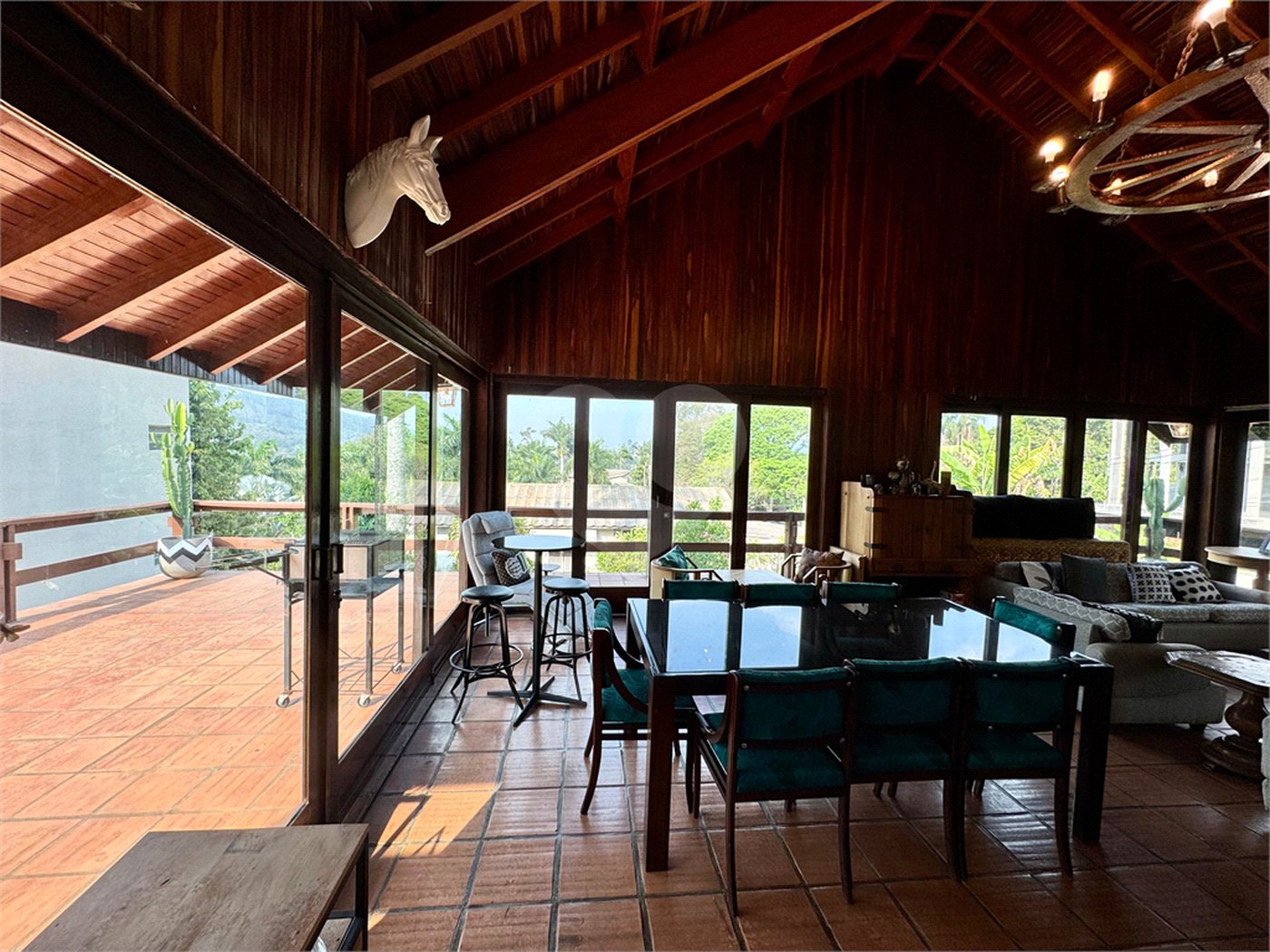 Casa à venda com 7 quartos, sendo 4 suítes, no condomínio Campos de Mairiporã Gleba 1, Mairiporã - SP