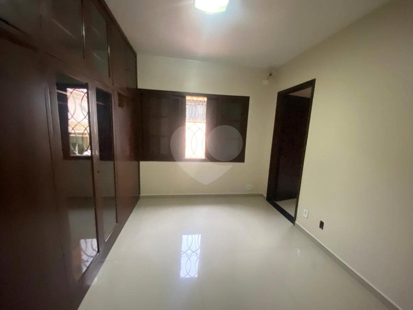 Casa à venda com 5 quartos, sendo 1 suíte,  no condomínio Casa, São Paulo - SP