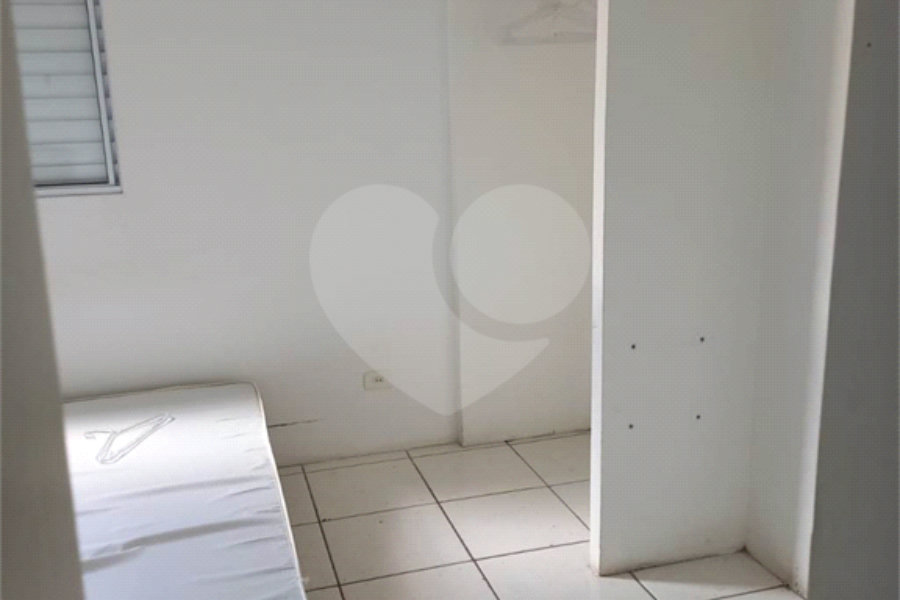 Casa à venda com 3 quartos, sendo 1 suíte, no condomínio Village St. Louis, São Paulo - SP
