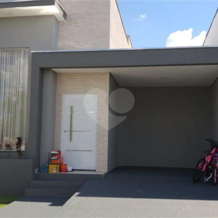 Casa à venda com 2 quartos, sendo 1 suíte, no condomínio Residencial Jardim, Sorocaba - SP