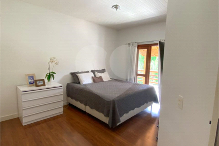 Casa à venda com 4 quartos, sendo 2 suítes, no condomínio Suíça da Cantareira, Mairiporã - SP