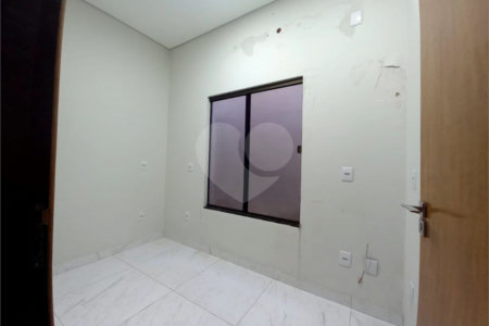 Casa à venda com 3 quartos, sendo 1 suíte,  em Vila Santa Catarina, Dourados, MS