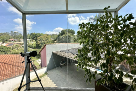 Casa à venda com 4 quartos, sendo 2 suítes,  no condomínio Granja Vianna II, Cotia - SP