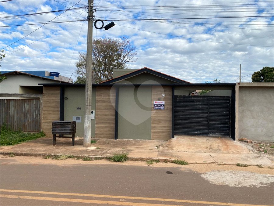 Casa para alugar com 3 quartos, sendo 1 suíte, em Parque das Aroeiras, Ponta Porã, MS